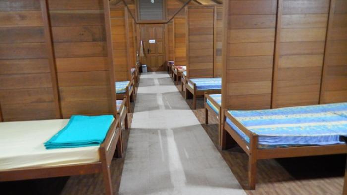Tempat tidur dalam asrama